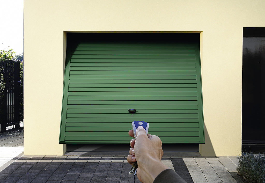 PUERTA BASCULANTE DE GARAJE DE ACERO – MuntatgesXimo