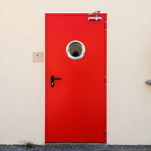 Puerta de seguridad instalada