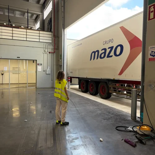 Reparación de puerta industrial en Grupo Mazo