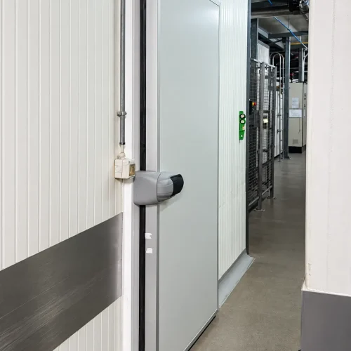 puerta industrial instalada